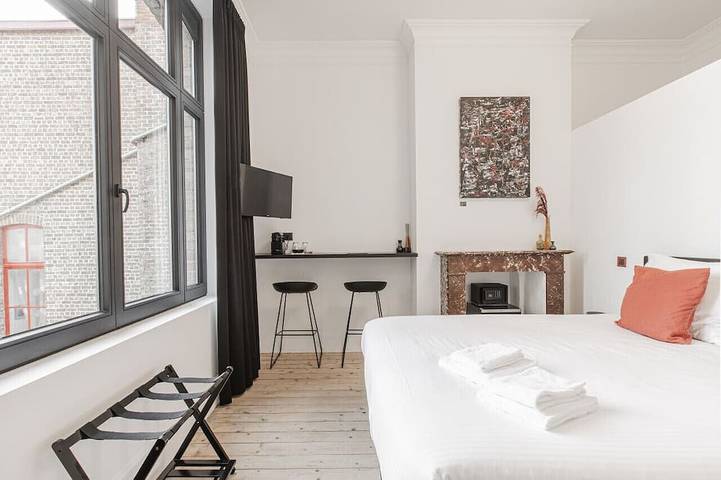 Appartement entier, Elegant room with private bathroom in historic house - city center in Bruges, Flandre-Occidentale