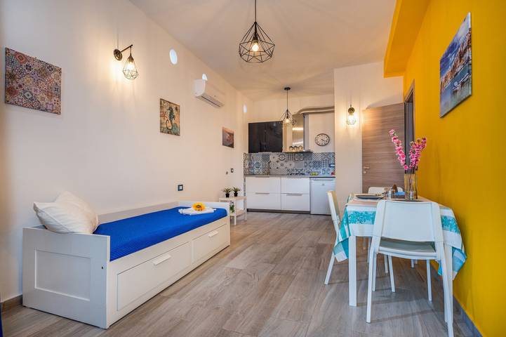 Gîte pour 2 personnes, avec Vue sur l’océan et Balcon/Terrasse ainsi que Jardin et Vue à Scopello - 2