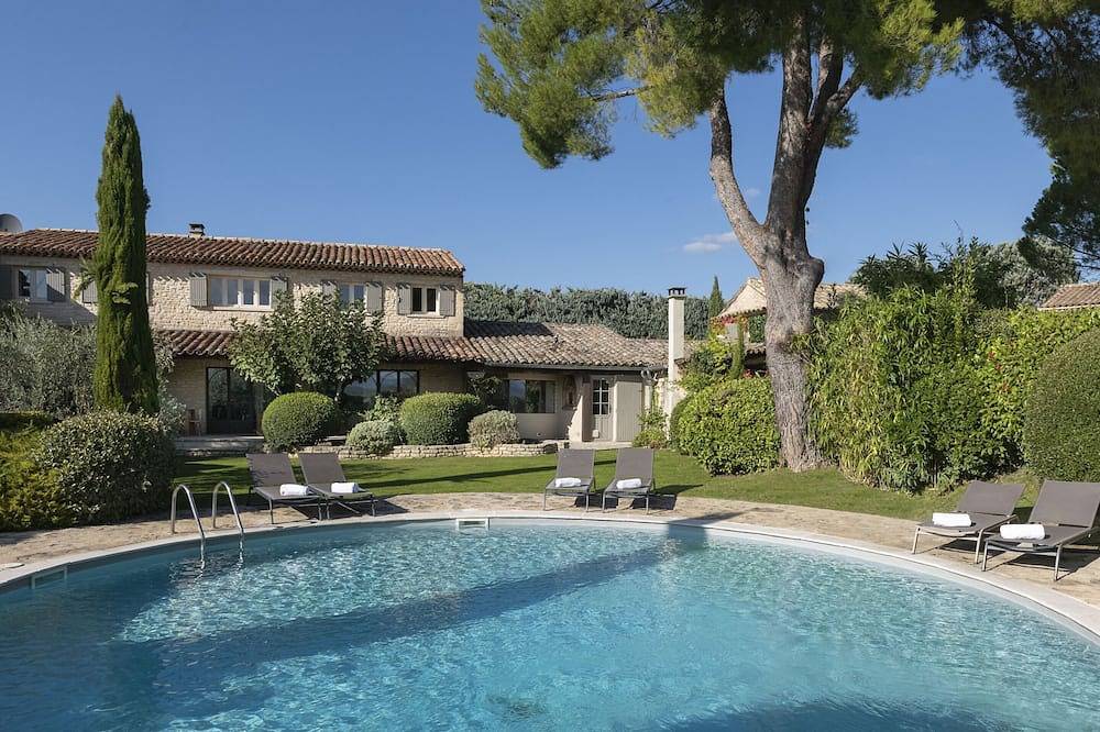 The mas: villa with private pool & garden in Joucas, Parc naturel régional du Luberon