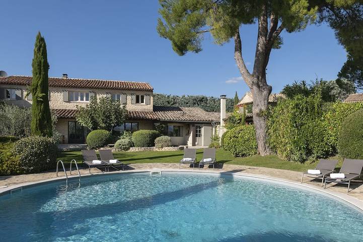 Location de vacances pour 8 personnes, avec Terrasse et Jardin à Joucas