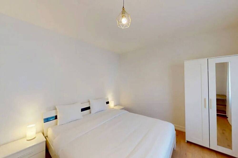 Appartamento intero, Spacious Minimalist Prilly 2 Br in Prilly, Distretto dell'Ouest lausannois