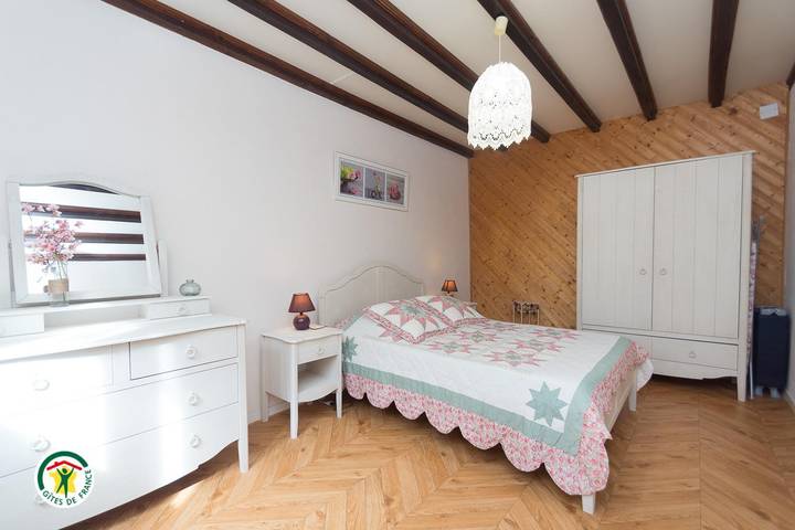 Gîte pour 4 personnes, avec jardin à Villeneuve-de-Marc