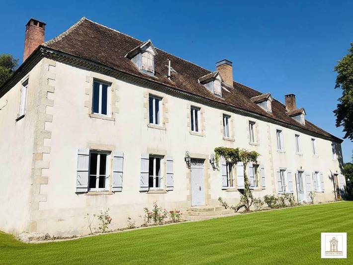 Gîte pour 15 personnes, avec Jardin et Piscine