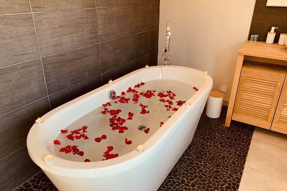 Villa-Baño en la habitacion-Vista a la Piscina-4 étoiles in Grabels, Region de Montpellier