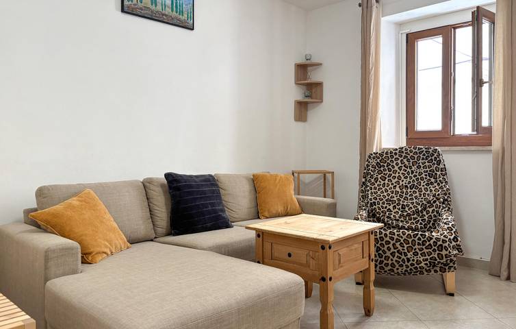 Moderno apartamento de 2 dormitorios con wifi, aire acondicionado y vistas al parque, a 800 m del centro de la ciudad in Labin City, Labin