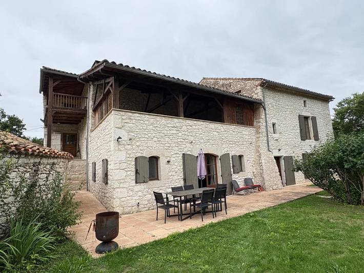 Location de vacances pour 7 personnes, avec jacuzzi ainsi que jardin et piscine à Anthé - 4