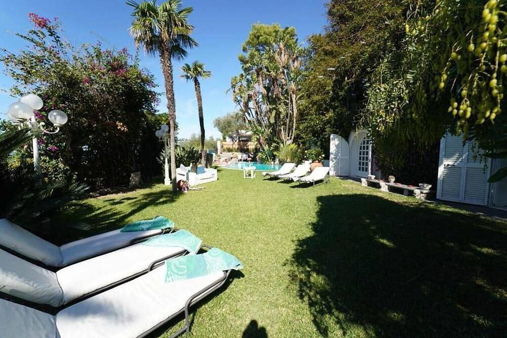 Appartamento intero, Incantevole Bilocale Giardino in Villa con piscina con acqua termale in Chiaia, Ischia