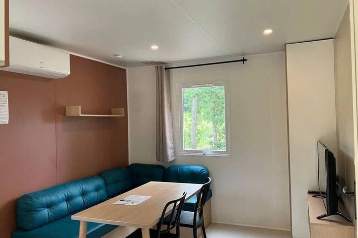Zecamping 3 étoiles piscine chauffée mobil-home Tv Lv clim 29m2 in Bollène, Vaucluse