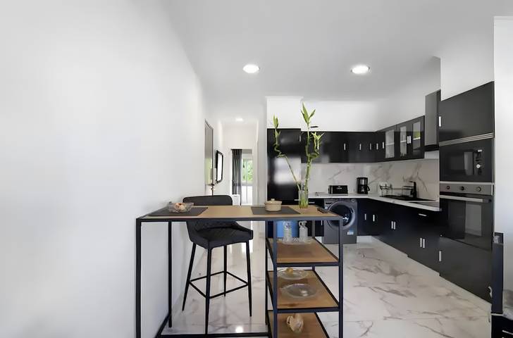Entire apartment, Apartment 'Luxury T2 Near Armação De Pêra' with Wi-Fi and Air Conditioning in Alcantarilha, Alcantarilha e Pêra