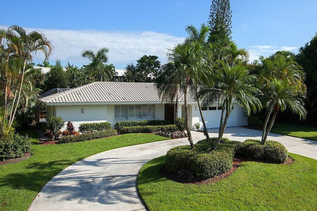Moderne, luxuriöse Villa in Park Shore mit privatem Zugang zum Strand und privatem Pool in Moorings, Naples (Florida)