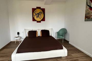 Gîte pour 4 personnes, avec jardin ainsi que piscine et terrasse à La Roche-Chalais