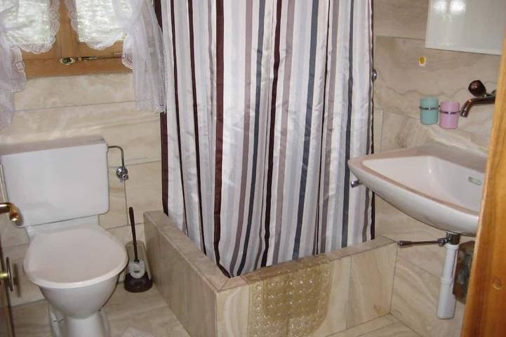 Ganze Wohnung, Arnika # 2 Appartement/Fewo, Dusche oder Bad, Wc, 2 Schlafräume in Lenk im Simmental, Lenk