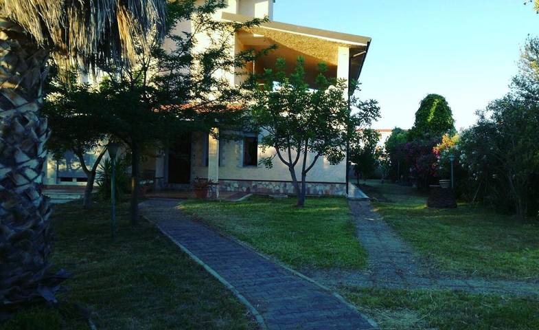 Casa vacanza per 13 persone, con Terrazza e Giardino nonché Panorama a Sellia Marina