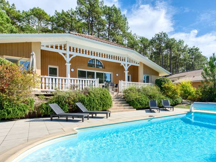 Location de vacances pour 6 personnes, avec jardin et piscine, animaux acceptés dans Golf de la Méjanne