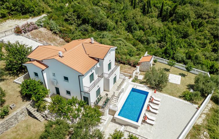 Ferienhaus für 10 Personen, mit Pool und Terrasse sowie Garten, kinderfreundlich in Montenegro - 3