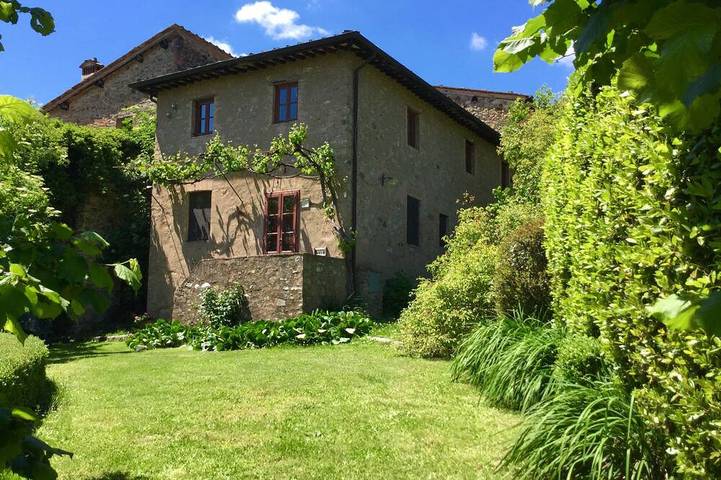 Agriturismo per 6 persone, con giardino a Lucca