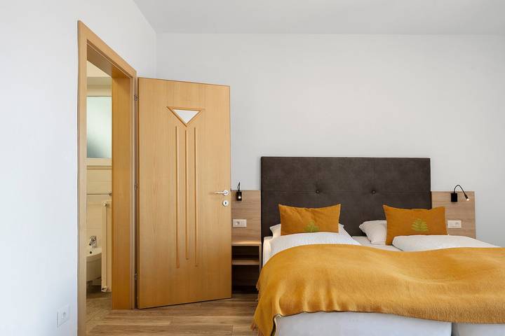 Ferienwohnung für 5 Personen, mit Balkon und Garten im Dorf Tirol
