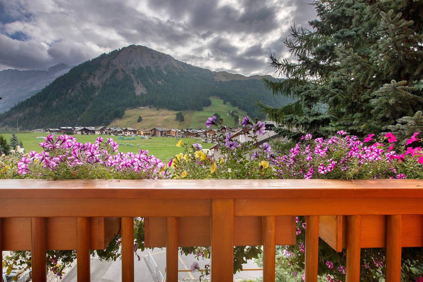 Appartamento intero, Appartamento 'Aurora Villa Nordica' con vista sulle montagne, terrazza privata e Wi-Fi in Livigno (Borgo), Livigno