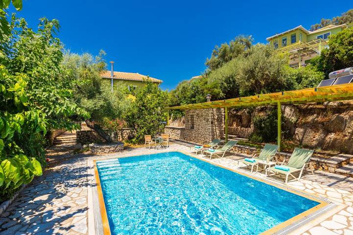 Villa für 4 Personen, mit Balkon und Terrasse sowie Garten