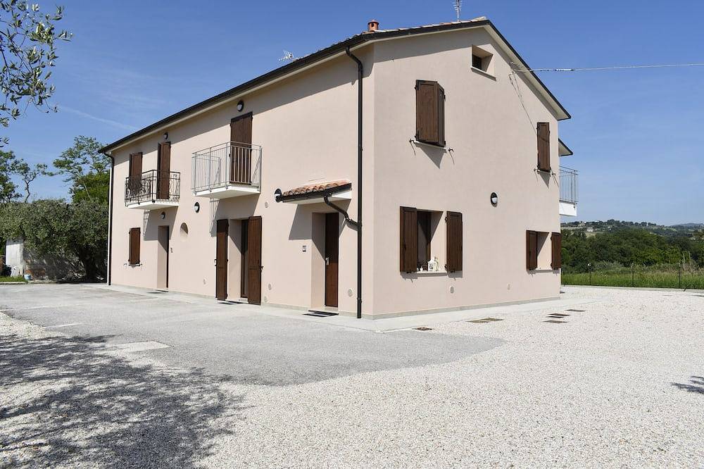 Ganze Wohnung, Apartment in the Countryside, in quiet area with outdoor garden in Serrungarina, Colli al Metauro