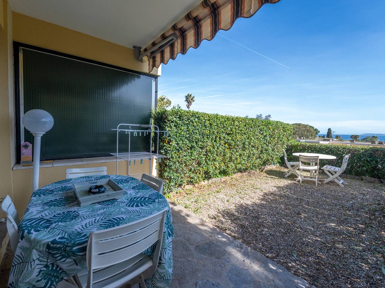 Entire studio, Air-Conditioned Studio with Large Terrace near the Sea in Plage d'Aiguebelle, Le Lavandou