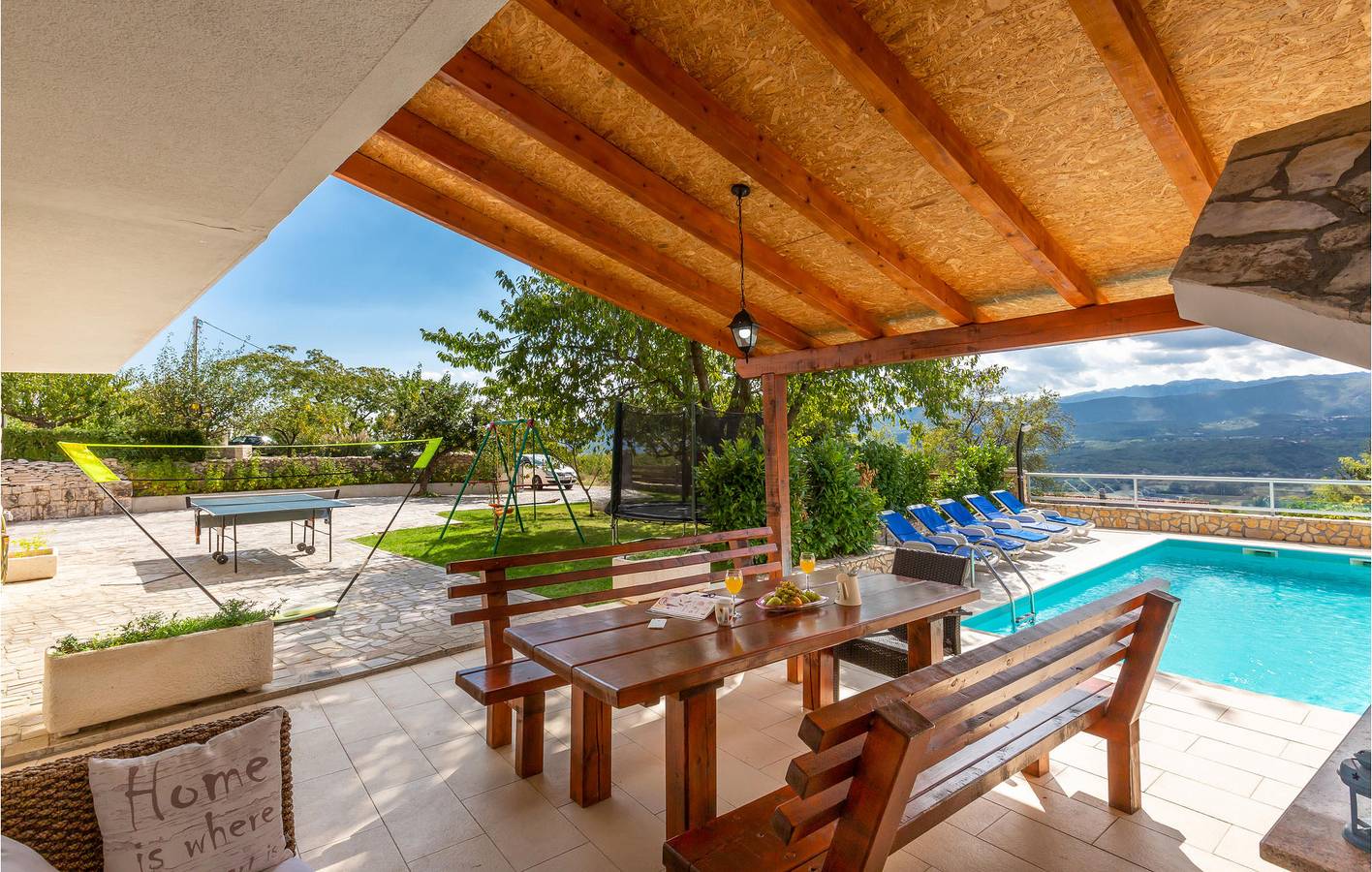 Charmantes Apartment mit Pool und Terrasse in Imotski, in der Nähe des Sees und des Stadtzentrums in Imotski, Makarska Riviera