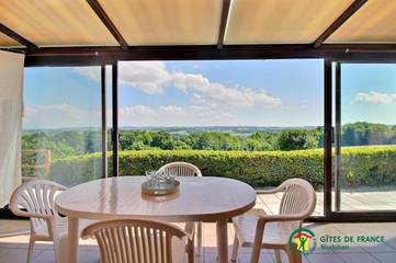 Gîte pour 8 personnes, avec terrasse et jardin à Cléguérec