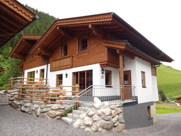 Chalet für 9 Personen, mit Terrasse und Sauna in Tux