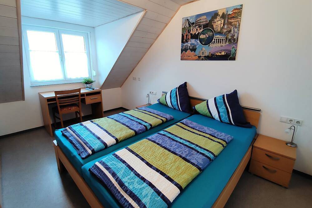 Ganze Wohnung, Doppelzimmer für 2 Gäste mit 15m² in Meckenbeuren in Ravensburger Spieleland, Meckenbeuren
