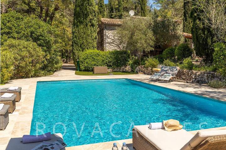 Location de vacances pour 9 personnes, avec jardin et piscine à Callas - 2