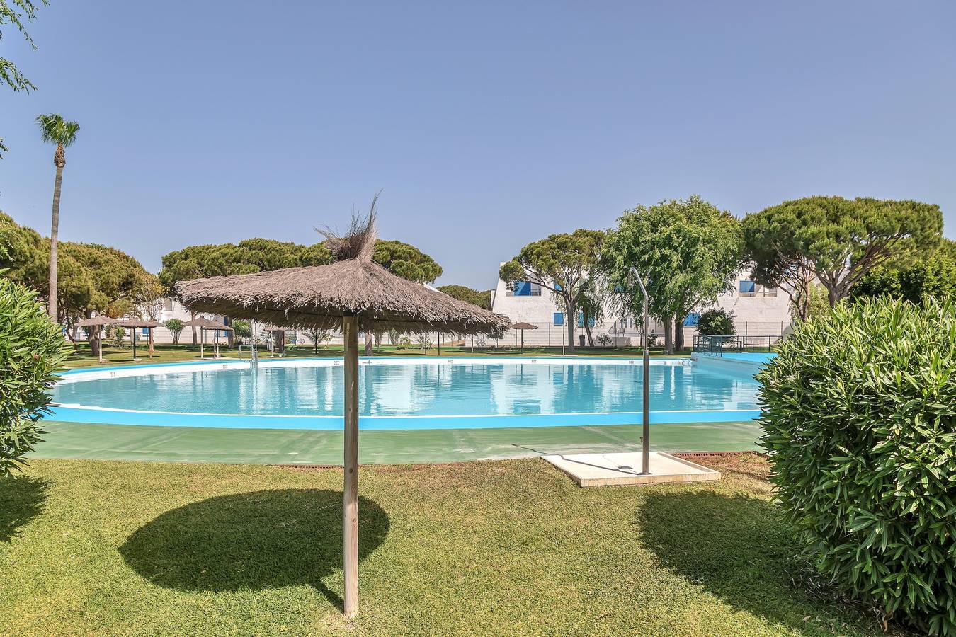 Ganze Wohnung, Ferienwohnung 'Apartamento El Ancla' mit Gemeinschaftspool und privater Terrasse in Playa La Barrosa, Chiclana de la Frontera