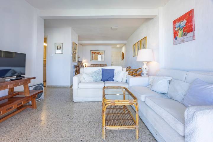 Ganze Wohnung, Ferienwohnung 'Ciudad Antena I 14-c' mit Meerblick, Gemeinschaftspool und Klimaanlage in Benidorm, Costa Blanca