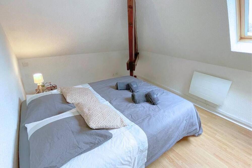 Entire apartment, Whole apartment 6p: apartment in residence - Campan, France in Campan, Pyrenees National Park