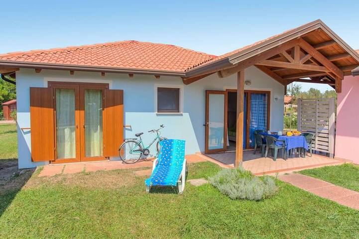 Bungalow per 5 persone, con giardino e piscina in Rosolina Mare