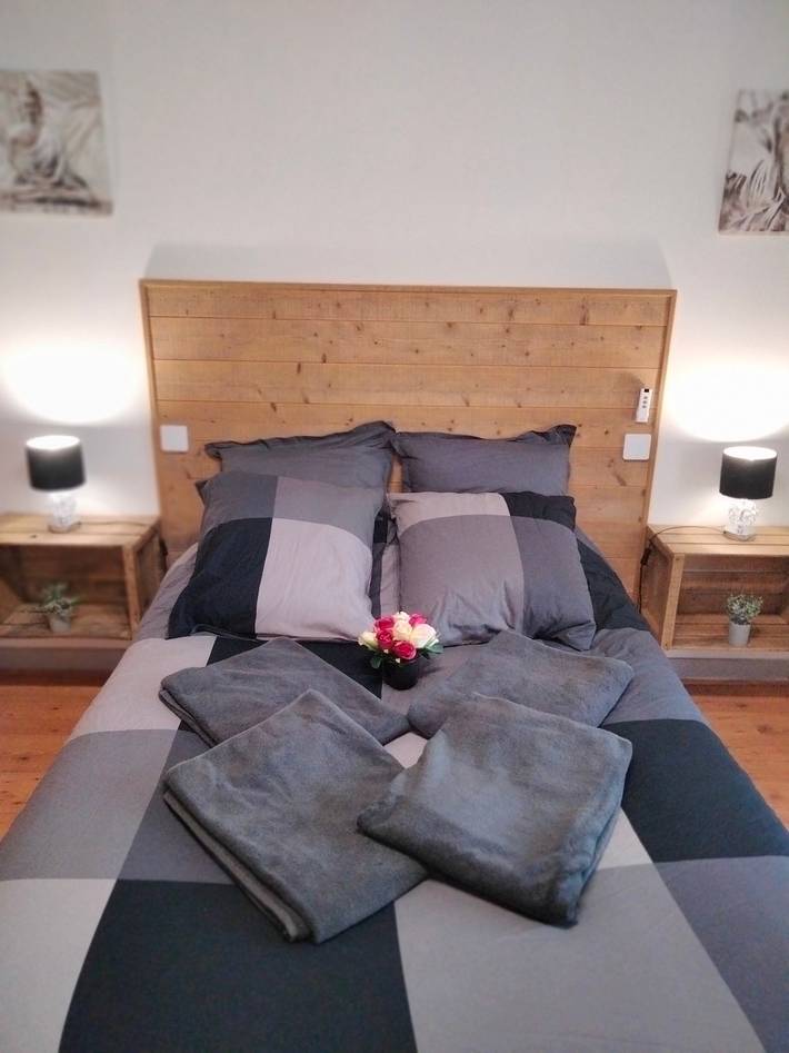 Ferienhaus 'Au Nid Douillet' mit gemeinsamer Terrasse, gemeinsamem Garten und Wlan in Bourges, Bourges und Umgebung