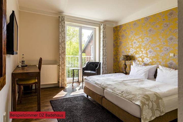 Hotel, mit Terrasse und Garten sowie Pool und Sauna in Bredstedt