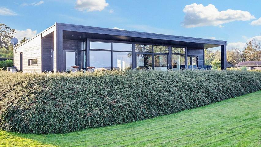 Ferieudlejning for 9 personer, med terrasse i Hjarbæk