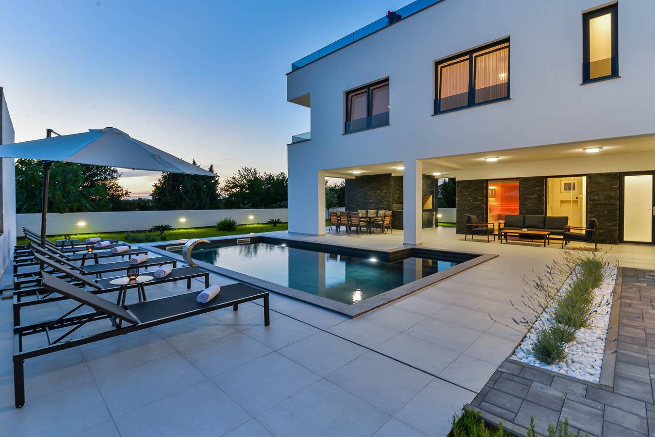 Villa pour 8 personnes avec balcon in Petrčane, Région de Zadar