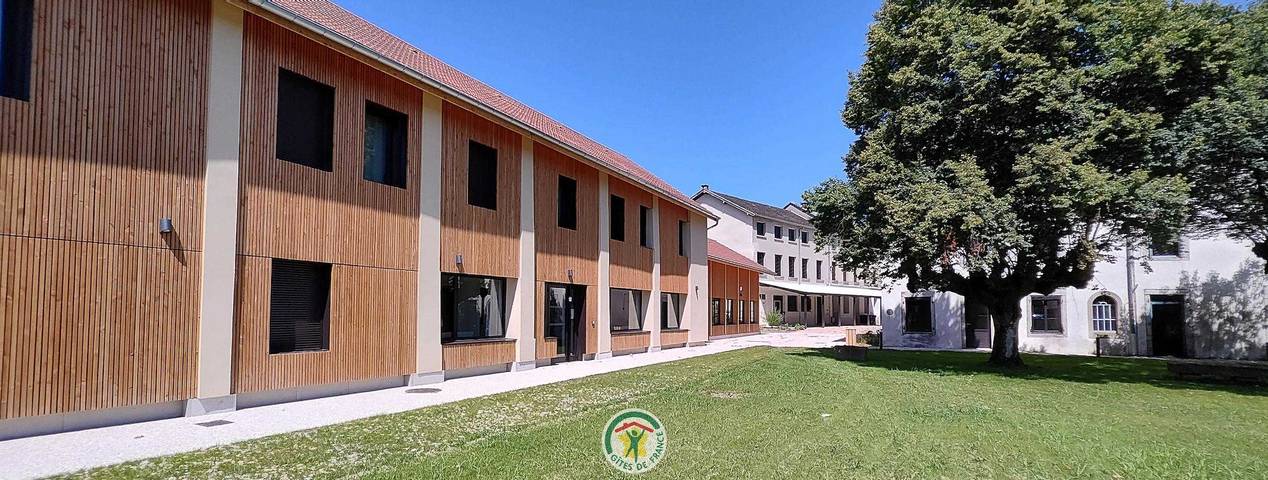 Gîte für 28 Personen, mit Garten in Frankreich - 2