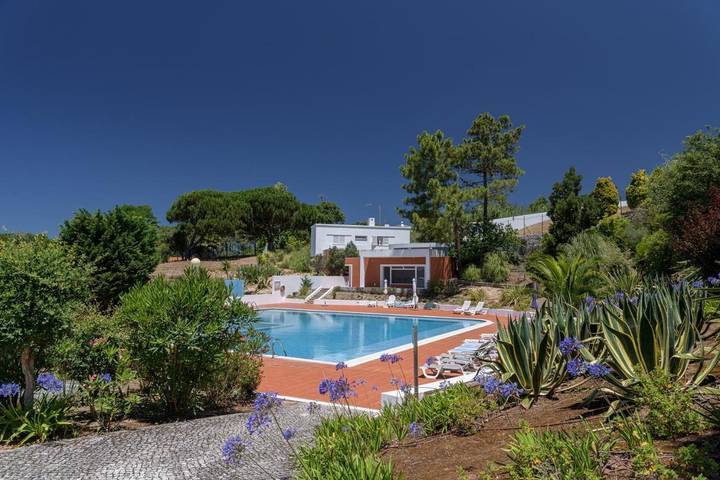Parc de vacances pour 7 personnes, avec Balcon et Terrasse ainsi que Jardin et Bassin pour enfant dans Nadadouro