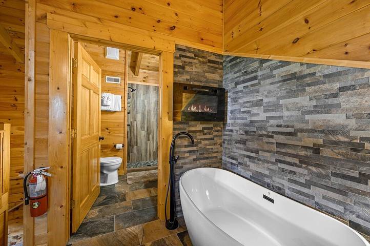 Glamping for 8 people, with hot tub and balcony as well as pool in Gatlinburg