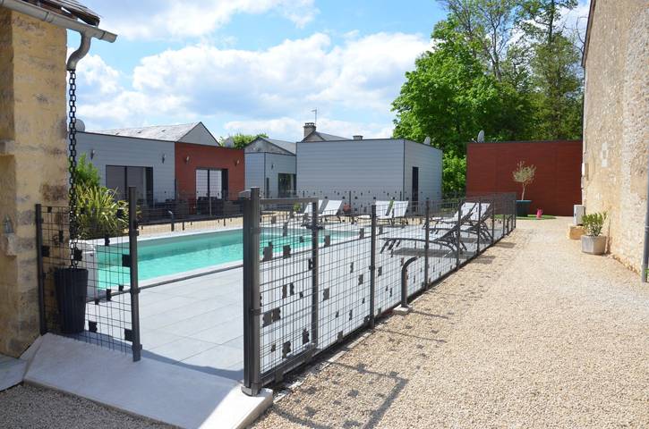 Gîte pour 4 personnes, avec piscine et jardin ainsi que terrasse et jacuzzi à Montamisé - 3