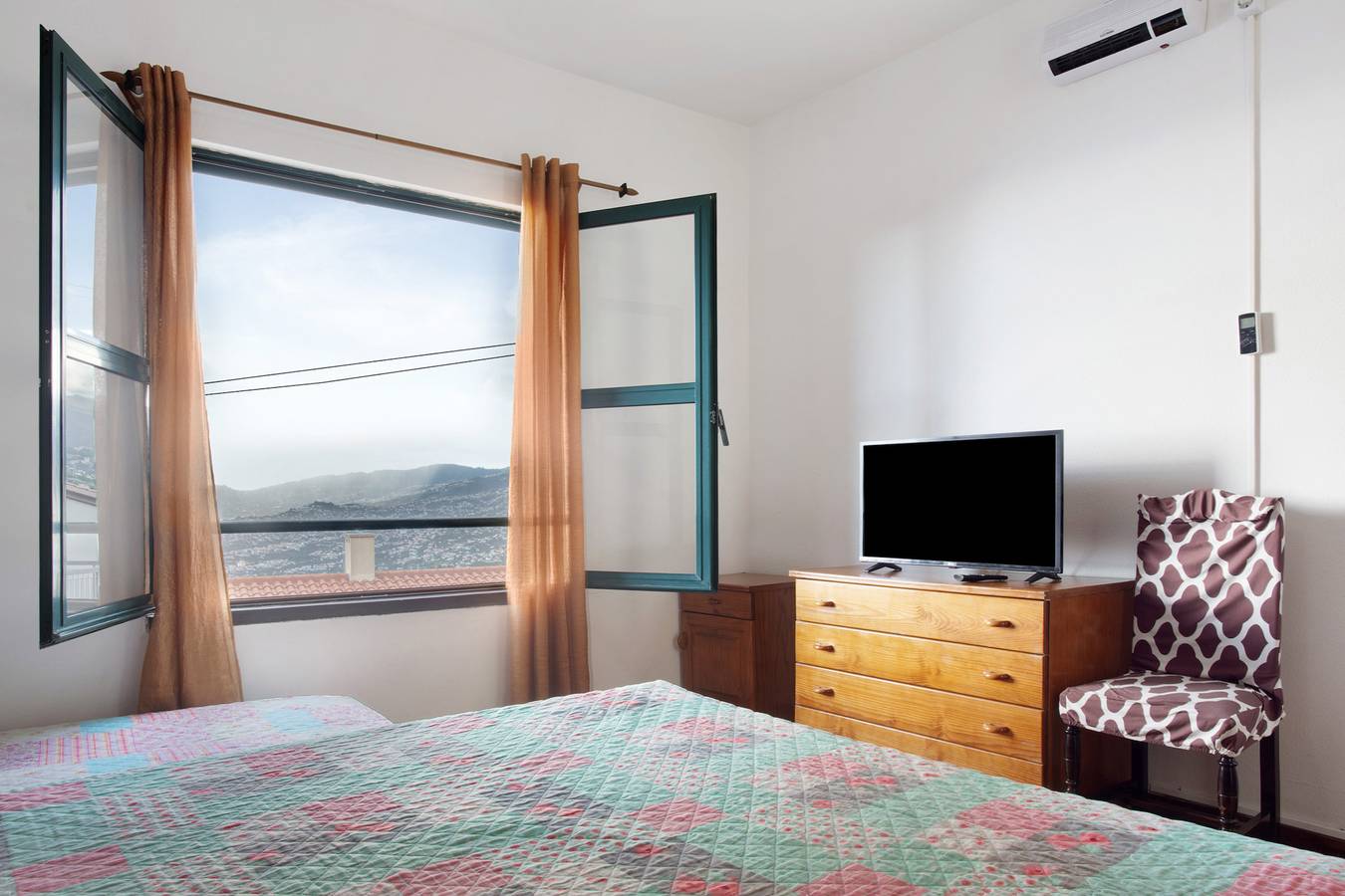 Holiday Home "Slice of Paradise - Palheiro de Golf" with Sea View, Garden & Wi-Fi in São Gonçalo, Madeira