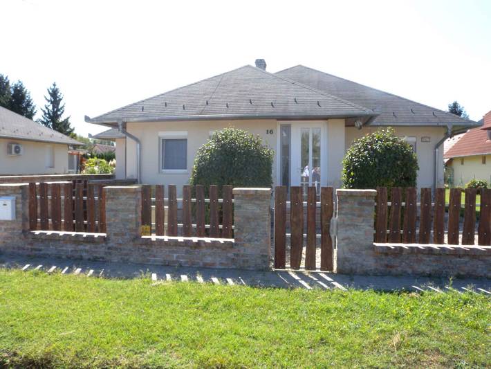 Ferienhaus für 6 Personen, mit Garten in Balatonszentgyörgy