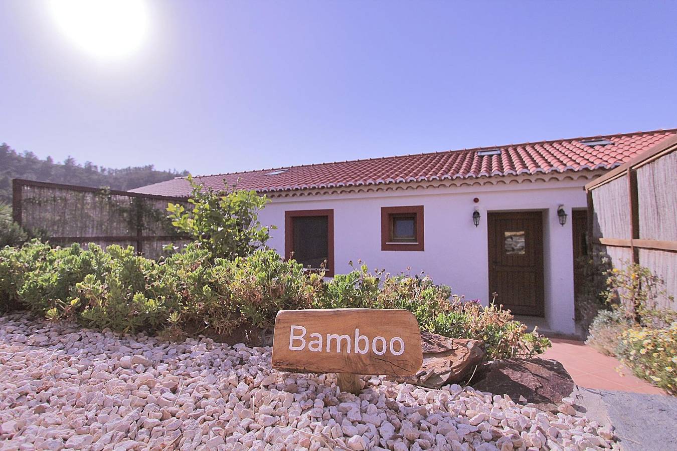 Geheel vakantieappartement, Romantic and unique holiday apartment in bamboo style for four people in Odeceixe, Costa Alentejana