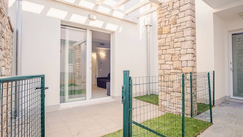 Location de vacances pour 3 personnes, avec piscine et jardin à Padenghe sul Garda