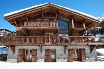 Gîte pour 8 personnes, avec jardin et piscine ainsi que jacuzzi et sauna dans Zinal