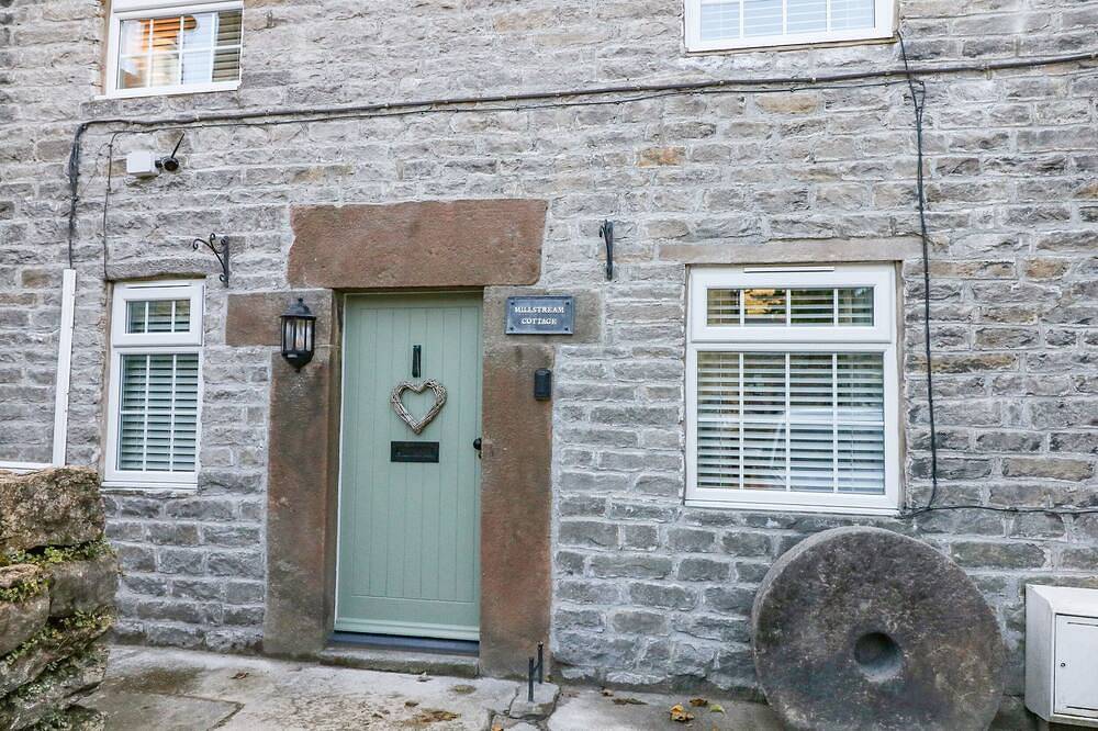 Millstream Cottage, family friendly in Castleton, Peak District in Castleton, Derbyshire