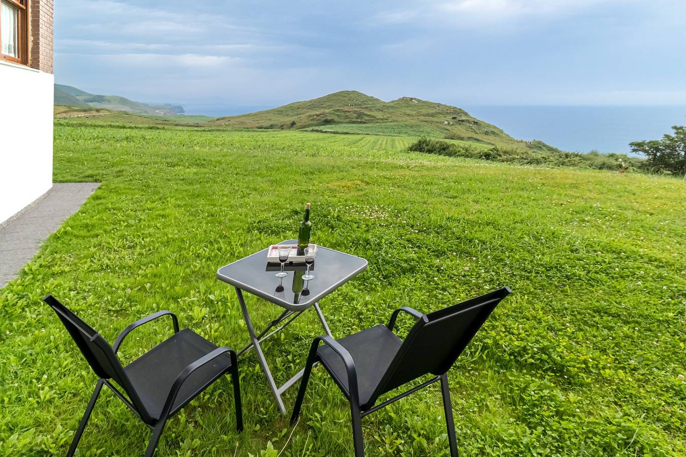 Appartamento intero, Appartamento 'Gloria-Patchwork' con vista sul mare, giardino in comune e Wi-Fi in Santillana del Mar, Costa cantabrica