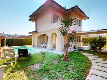 Villa mit pool für 6 Personen, mit Balkon und Garten am Gardasee